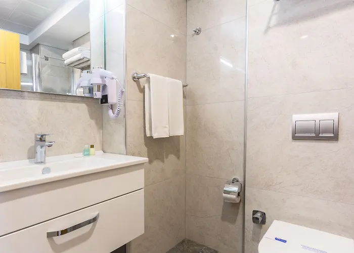 מלון Obelisk & 4*